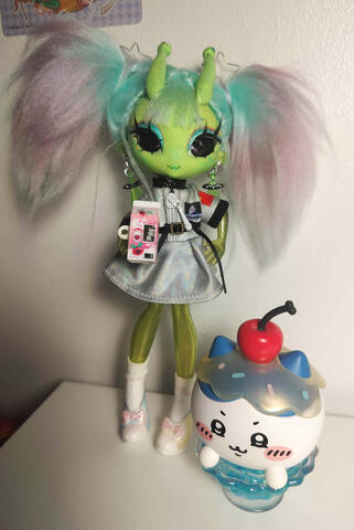 Gnarp Gnarp (faceup, custom eyes, wig styling)