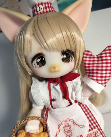 Soufflé (faceup, blushing, wig styling)